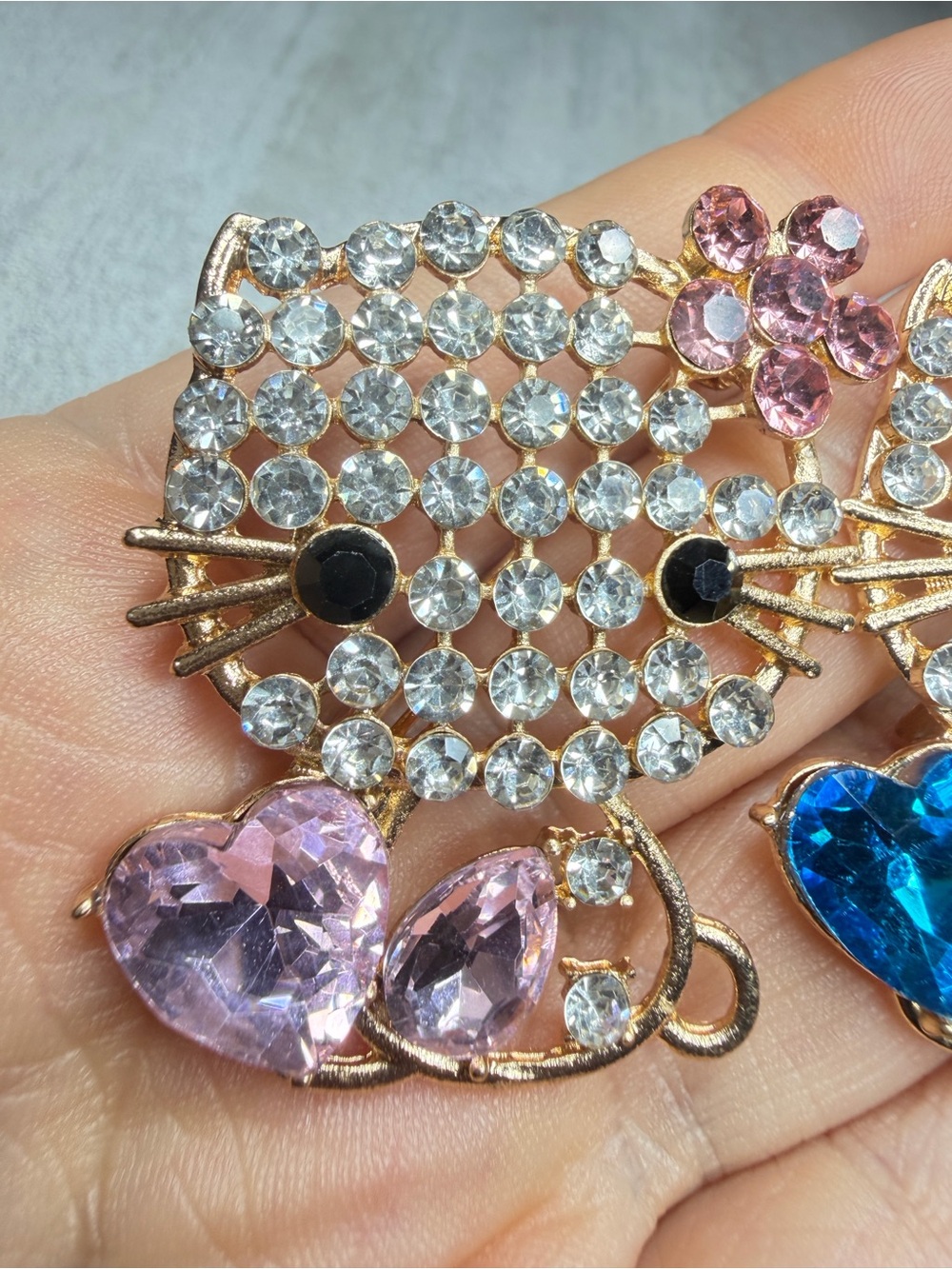 Hello Kitty Style Rhinestone Cat Brooch Pendants Set of 2 Pink Blue 1.85 Inches - Picture 3 of 8